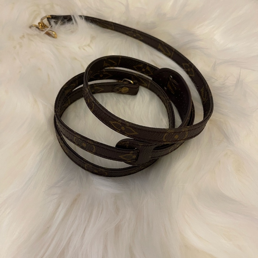 LOUIS VUITTON— Authentic 
Vintage Monogram Canvas Shoulder Strap